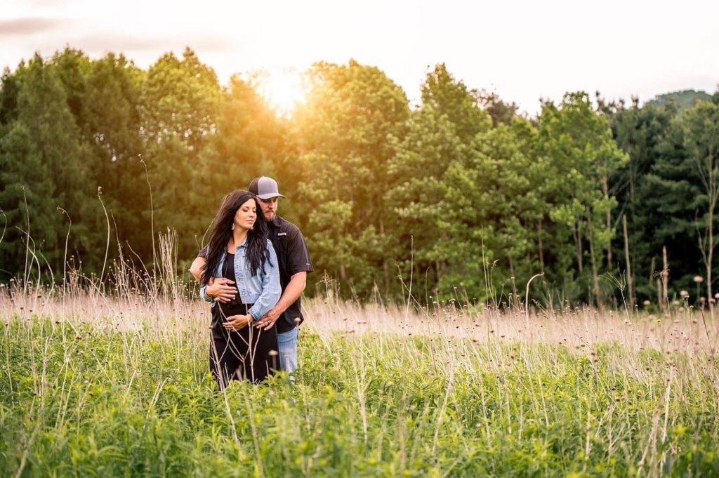 Maternity Session in an open Ohio field